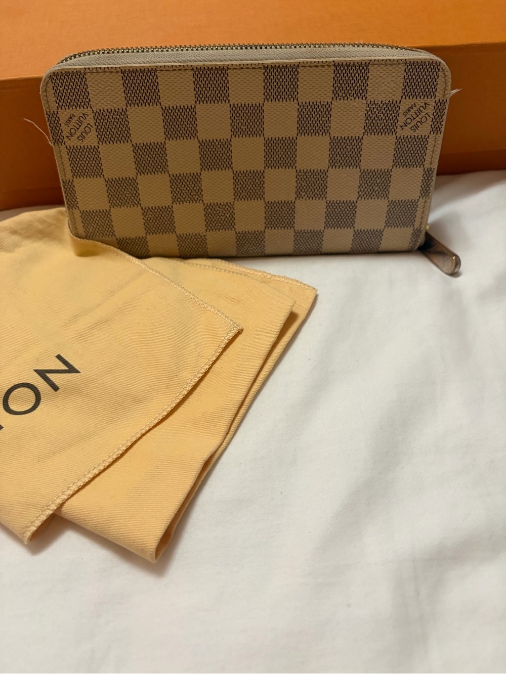 Louis Vuitton Beige Damier Azur Zippy Wallet